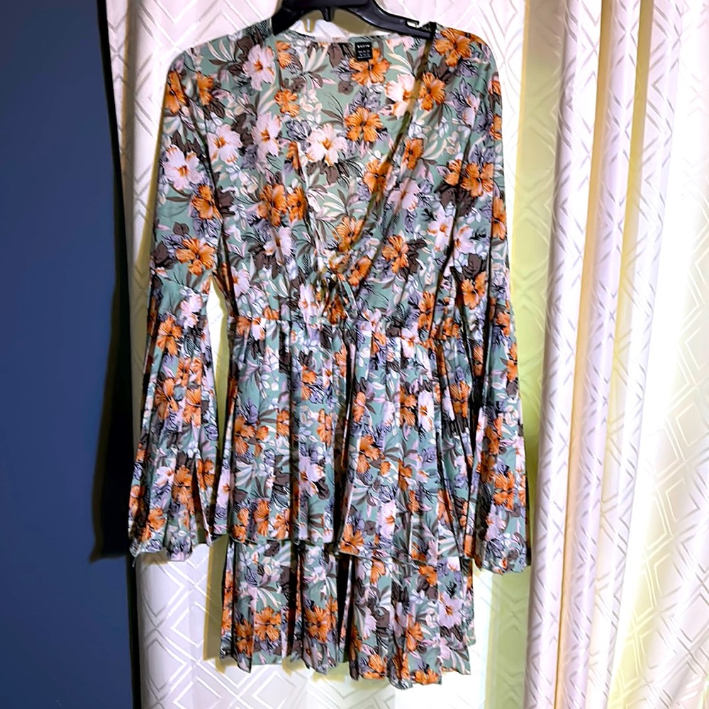 Nice vacation dress never worn!